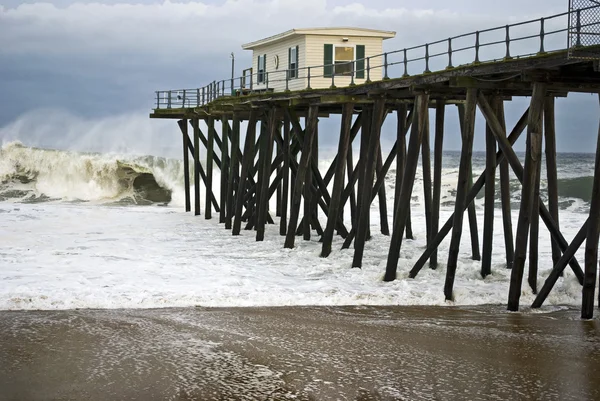 Muelle tormentoso — Foto de Stock