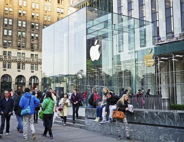 Fuera del Apple Store — Foto de Stock