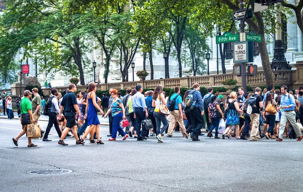 Piąty ave i 42 st — Zdjęcie stockowe