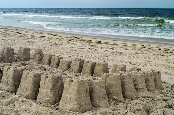 沙子城堡和冲浪 — 图库照片