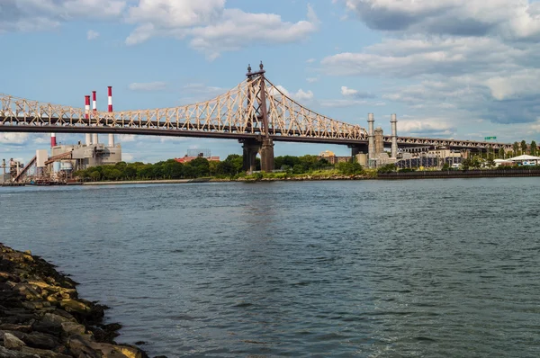 Queensboro Bridge and Power Plant — Stock Photo, Image