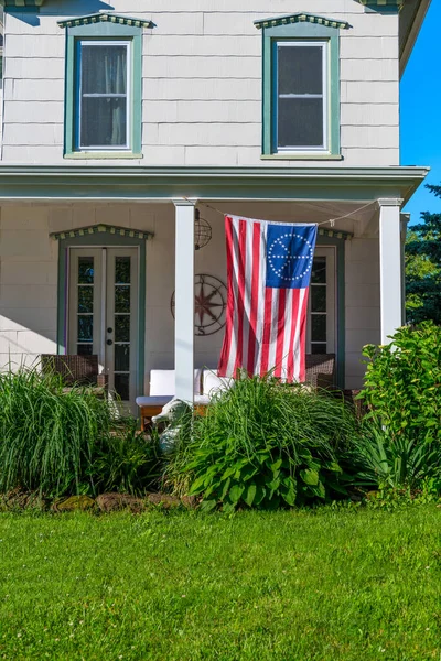 Peace Sign American Flag Home Suburban New Jersey — Stock Photo, Image
