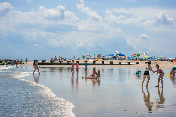 Belmar Nuevo Jersey Agosto Gente Disfruta Del Día Playa Agosto — Foto de Stock