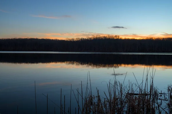 Felkelő Sun Lake Alkonyatkor Millstone New Jersey — Stock Fotó