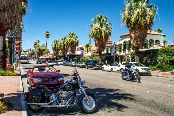 Palm Springs California Giugno Palm Tree Lined Street Molte Aziende — Foto Stock