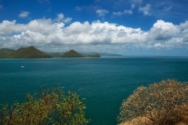 St. Lucia 'daki Güvercin Adası' ndan manzaralı bir manzara..