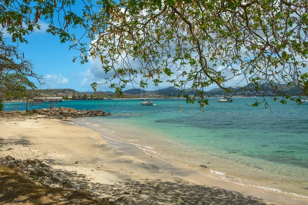 Μια Ήσυχη Δημόσια Παραλία Στο Νησί Pigeon Στην Αγία Λουκία — Φωτογραφία Αρχείου