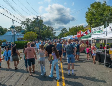 Nokta Lütfen. yeni JERSEY-EPTEMBER 17 - 44. Deniz Festivali için büyük bir kalabalık 17 Eylül 2022 Point Pleasant New Jersey 'de.