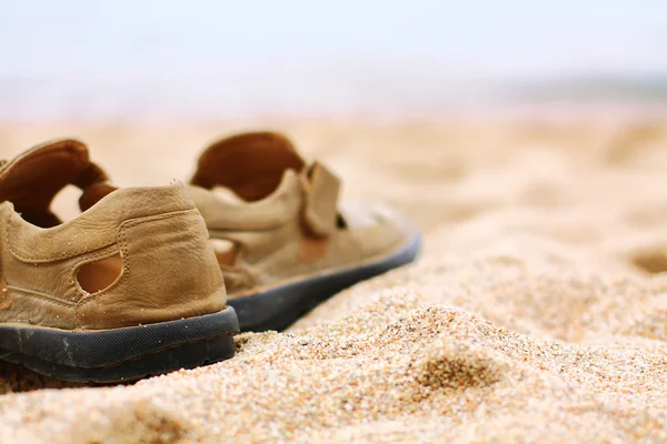 Laarzen op het zand — Stockfoto