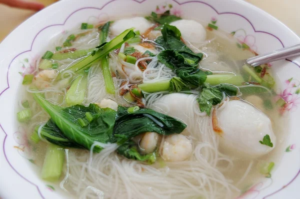 Balık topu şehriye çorbası