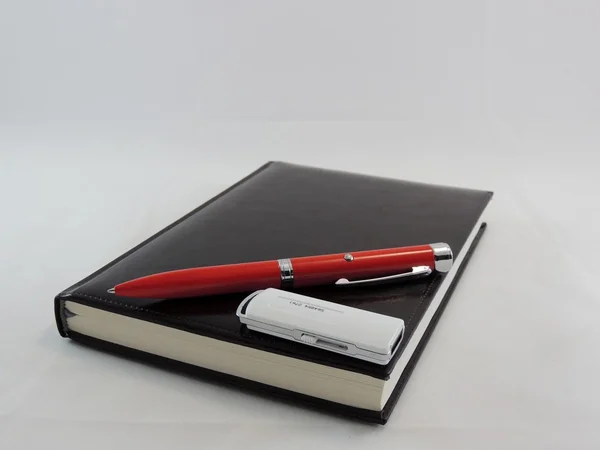 Caderno caneta memory stick — Fotografia de Stock