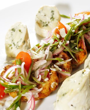 tavuk rulo bitkisel kemik iliği Galette'ye ve sebze ile