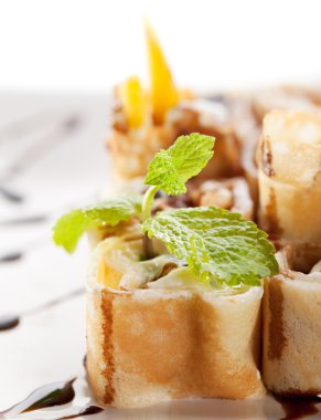 tatlı meyve suşi roll