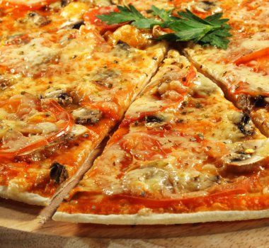 parça mantarlı pizza