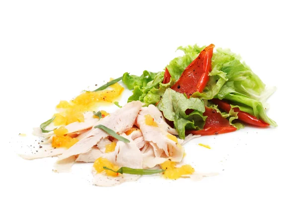 Salat mit kalter Hühnerbrust — Stockfoto