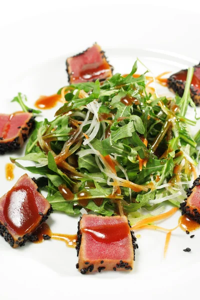 Salad with Tuna and Vegetable Leaf — Stock Photo, Image