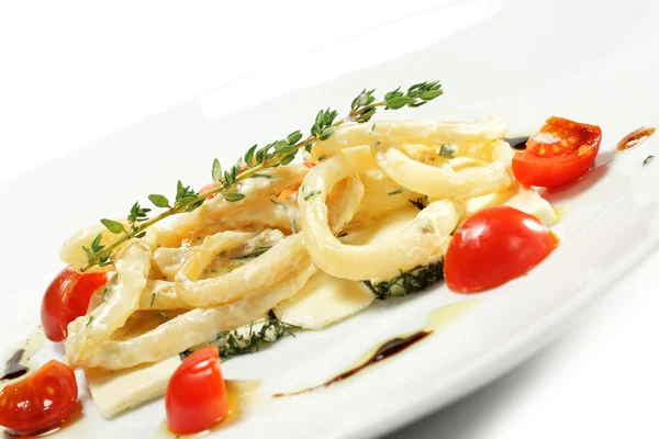 Salad with Calamari Rings and Tomato — Stock Photo, Image