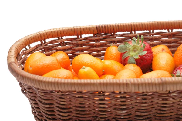 Kumquats an strawberry — Stock Photo, Image
