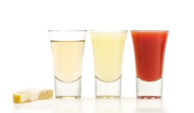 kokteyl - tekila, taze limon, taze domates