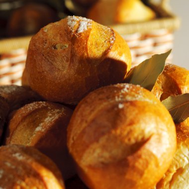 Taze pişmiş ekmek.