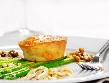 taze kuşkonmaz ile pasta