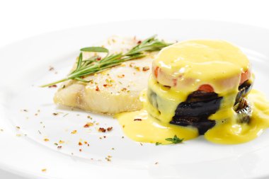 Sıcak balık yemekleri - kabak ile tek