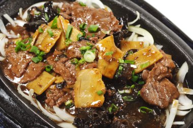 Çince - sığır eti ile kuşkonmaz