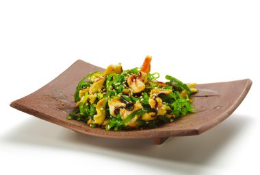 Deniz ürünleri salatası