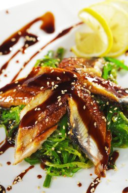 unagi salata ile chuka yosun