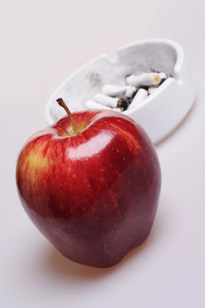 Say No to Cigarettes, Say Yes to Apple. — Stock Photo, Image