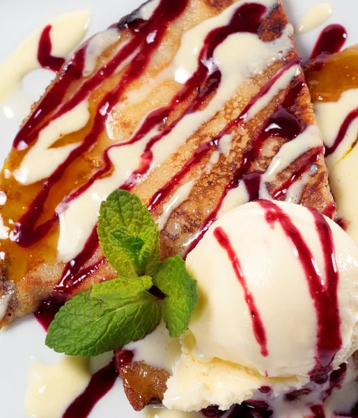 Pancakes with Ice Cream — Stock Photo, Image