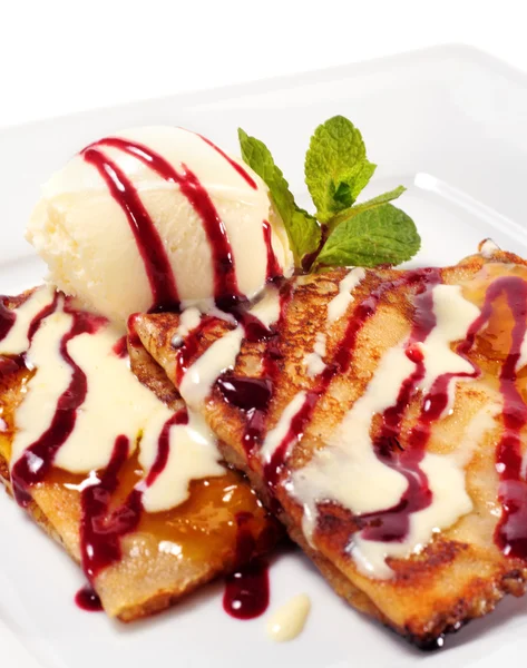 Panqueques y helado — Foto de Stock