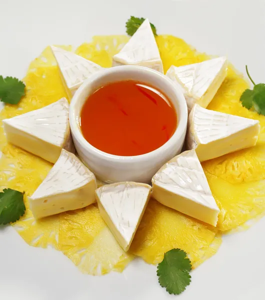 Fromage con salsa de miel de naranja —  Fotos de Stock