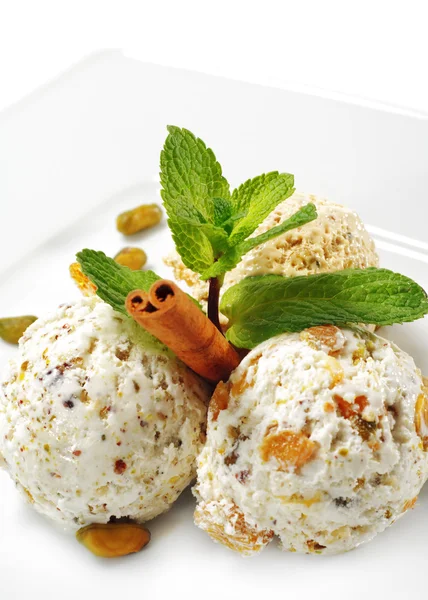 Dessert - huisgemaakte consumptie-ijs — Stockfoto