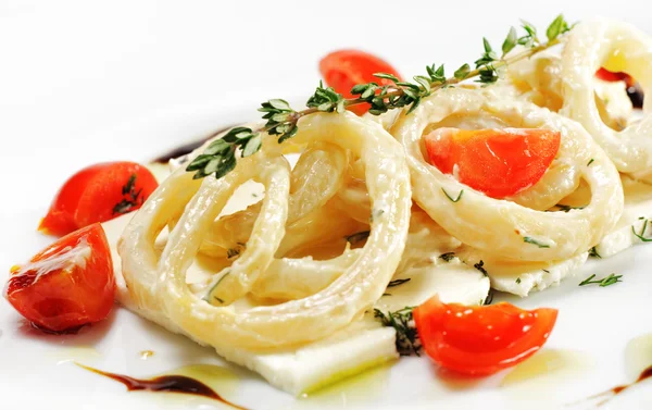 Voorgerecht-calamares gestoofde in witte wijn — Stockfoto
