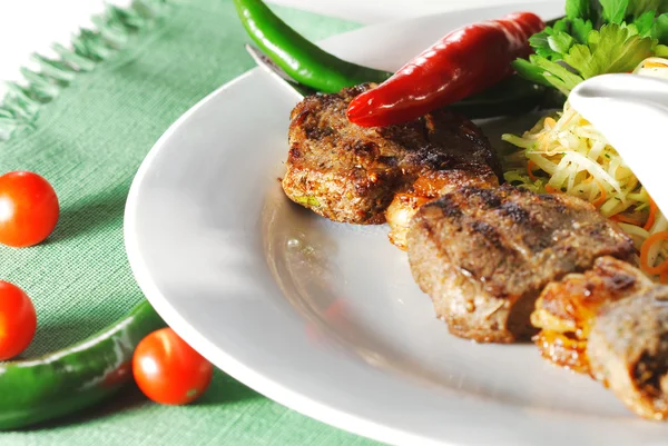 Hot Meat Dish - Grilled Meat with Vegetables Salad — Stock Photo, Image