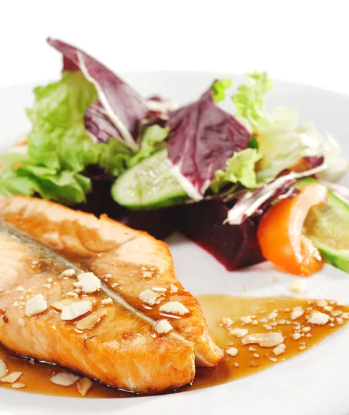 Plats de poisson chaud - Steak de saumon — Photo