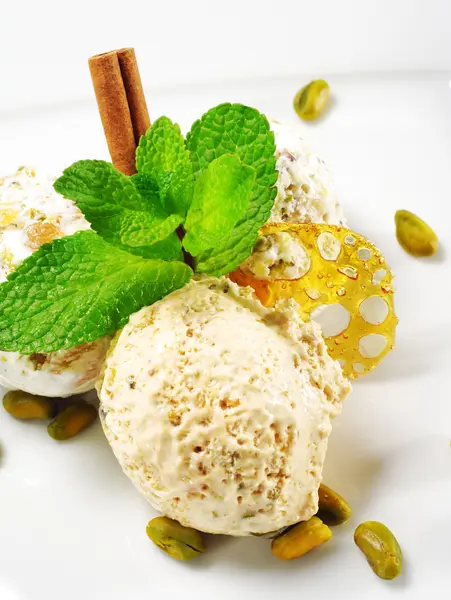 Dessert - huisgemaakte consumptie-ijs — Stockfoto