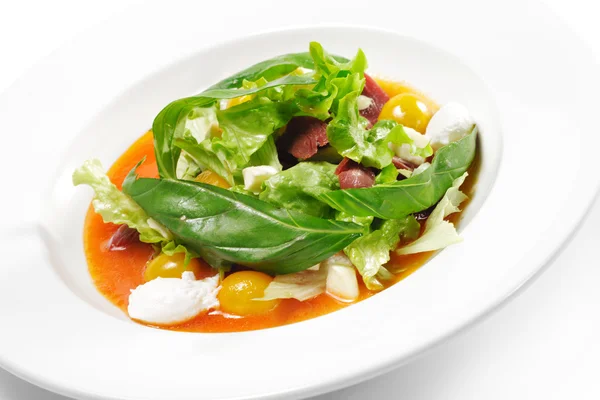 Salat mit geräucherter Entenbrust — Stockfoto