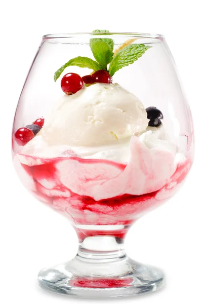 甜点-冰激淋和新鲜浆果 — 图库照片