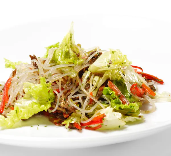 Salada - Carne de bovino com macarrão — Fotografia de Stock