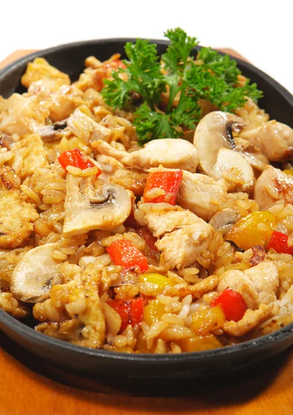 Japon mutfağı - pirinç tavuk eti ve mantar ile — Stok fotoğraf