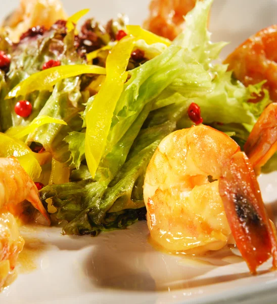 Salad with Shrimps — Stock Photo, Image