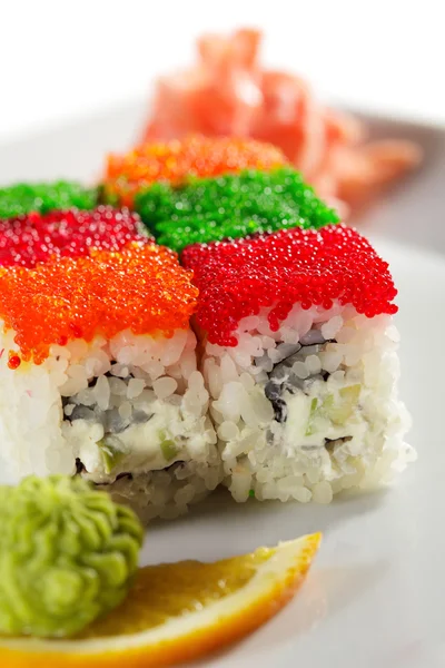 Tobiko arcobaleno Roll — Foto Stock