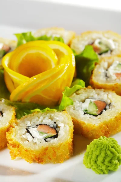 Kızarmış somon roll — Stok fotoğraf