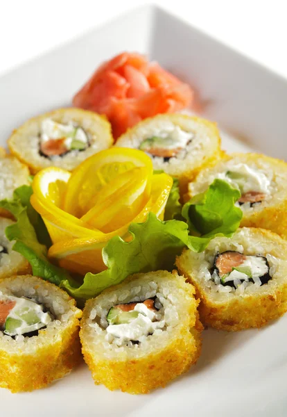 Rotolo fritto di salmone — Foto Stock