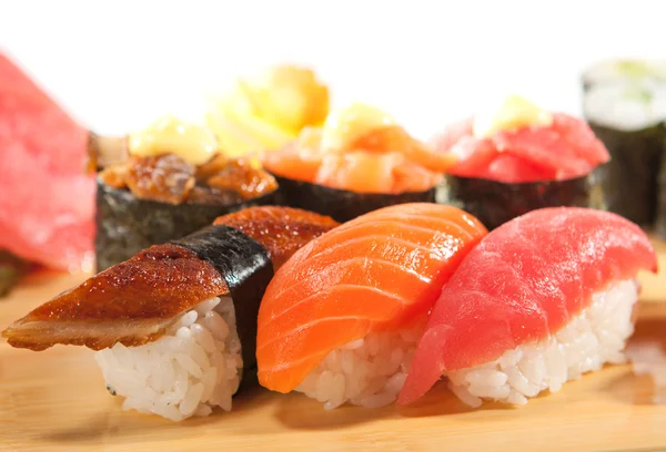 Японская кухня - набор суши — стоковое фото