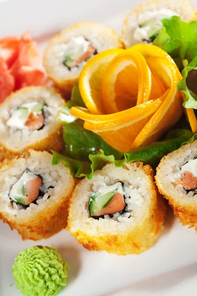 Kızarmış somon roll — Stok fotoğraf