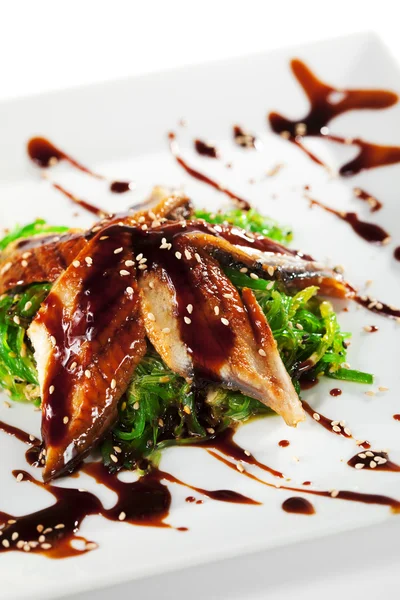 Algues de chuka à la salade Unagi — Photo