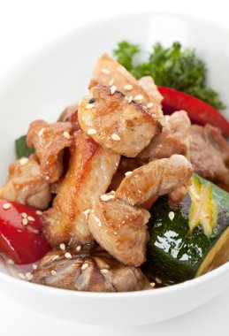 sebze soslu domuz eti